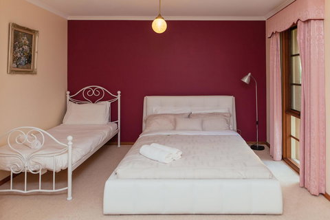 The Dan - Accommodation Cairns 7