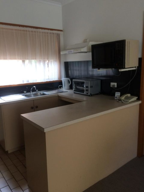 Ambassador Motor Inn - Accommodation Cairns 26