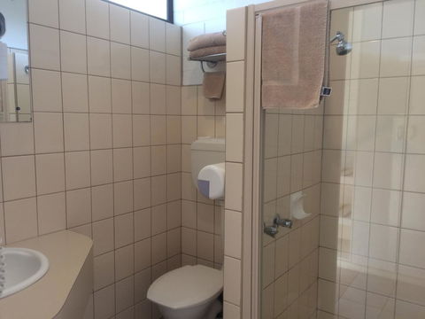 Ambassador Motor Inn - Accommodation Cairns 9