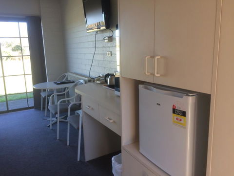 Ambassador Motor Inn - Accommodation Cairns 8