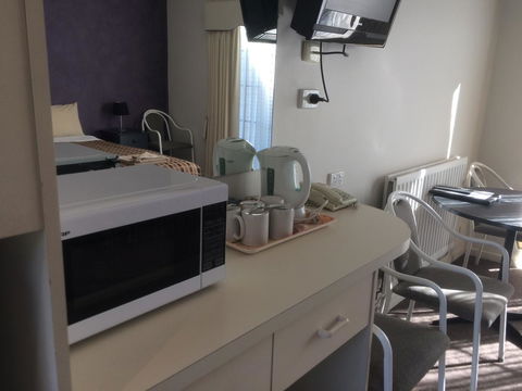 Ambassador Motor Inn - Accommodation Cairns 3