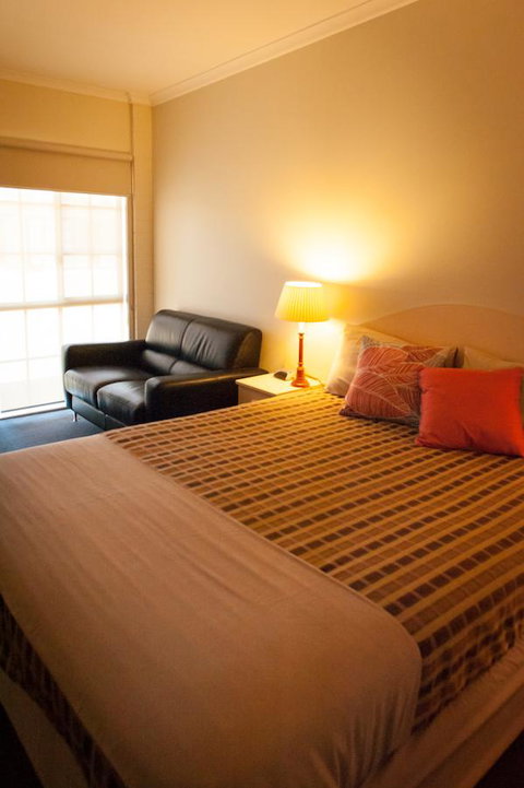 Ambassador Motor Inn - Accommodation Cairns 34