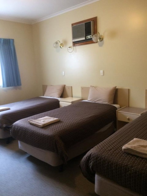 Ambassador Motor Inn - Accommodation Cairns 25