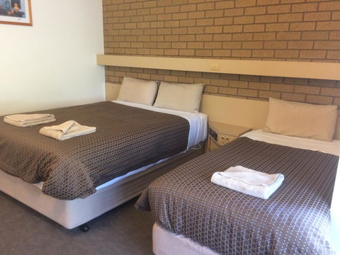 Ambassador Motor Inn - Accommodation Cairns 5