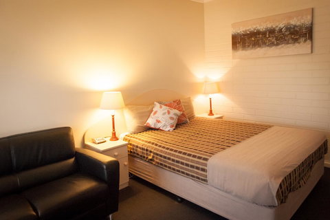 Ambassador Motor Inn - Accommodation Cairns 33