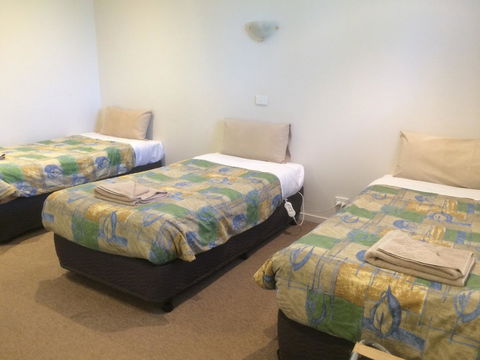 Ambassador Motor Inn - Accommodation Cairns 1
