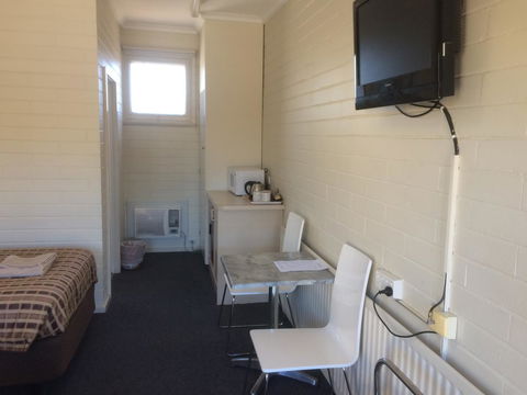 Ambassador Motor Inn - Accommodation Cairns 12