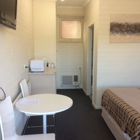 Ambassador Motor Inn - Accommodation Cairns 21