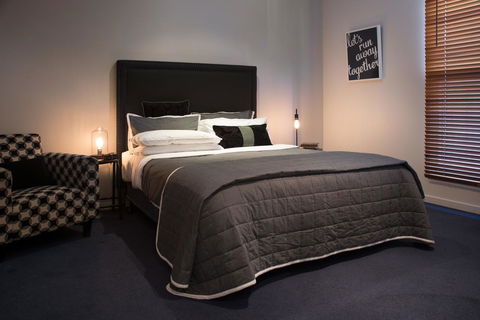 Lake Como Villa - Accommodation Cairns 7