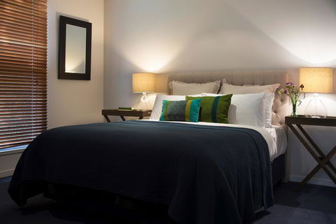 Lake Como Villa - Accommodation Cairns 9