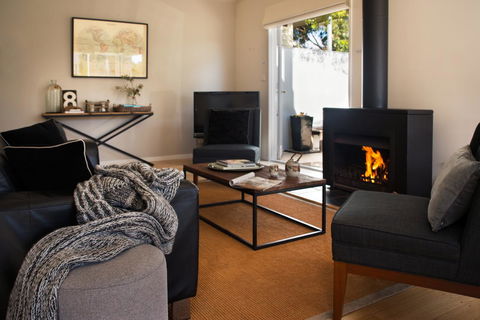 Lake Como Villa - Accommodation Cairns 2