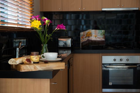 Lake Como Villa - Accommodation Cairns 4