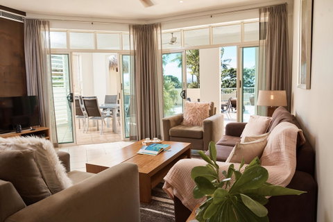 Sea Change Beachfront Apartments - Accommodation Cairns 5