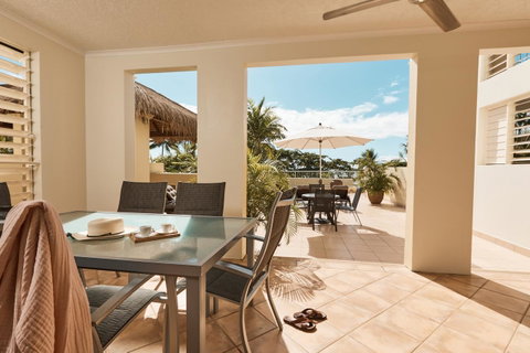 Sea Change Beachfront Apartments - Accommodation Cairns 10