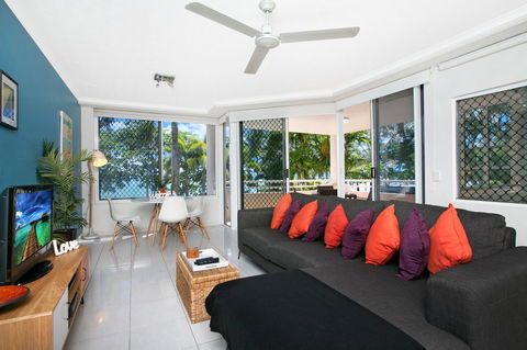 On The Beach Apartments - Accommodation Cairns 18