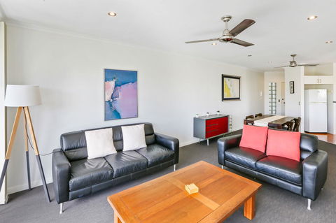 On The Beach Apartments - Accommodation Cairns 5