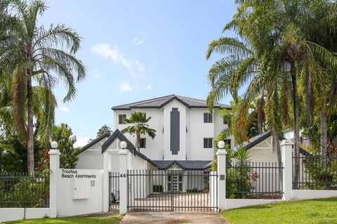 On The Beach Apartments - Accommodation Cairns 4