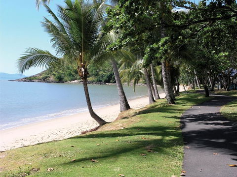On The Beach Apartments - Accommodation Cairns 12