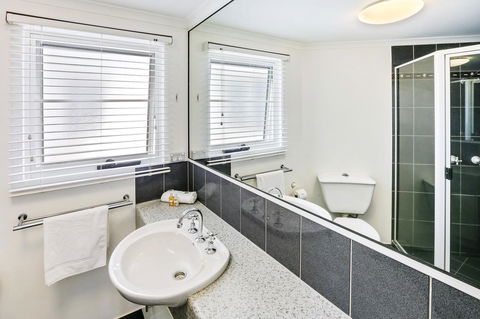 On The Beach Apartments - Accommodation Cairns 3