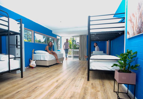 Rainbow Bay Backpackers - Accommodation Cairns 11