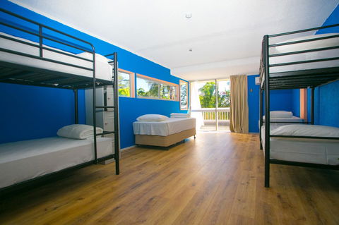 Rainbow Bay Backpackers - Accommodation Cairns 17