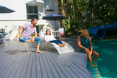 Rainbow Bay Backpackers - Accommodation Cairns 3