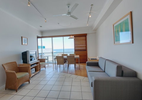 Rolling Surf Resort - Accommodation Cairns 41