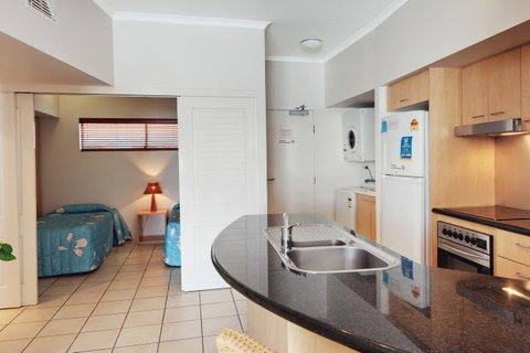 Rolling Surf Resort - Accommodation Cairns 19