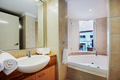 Rolling Surf Resort - Accommodation Cairns 8