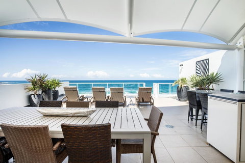 Rolling Surf Resort - Accommodation Cairns 4