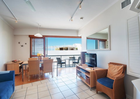 Rolling Surf Resort - Accommodation Cairns 38