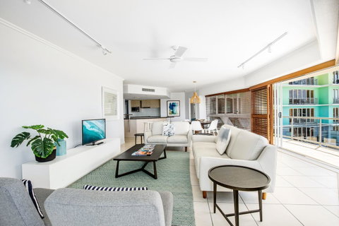Rolling Surf Resort - Accommodation Cairns 15