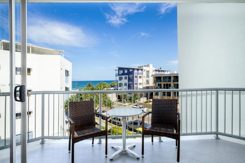 Rolling Surf Resort - Accommodation Cairns 24