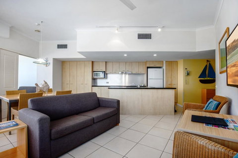 Rolling Surf Resort - Accommodation Cairns 30