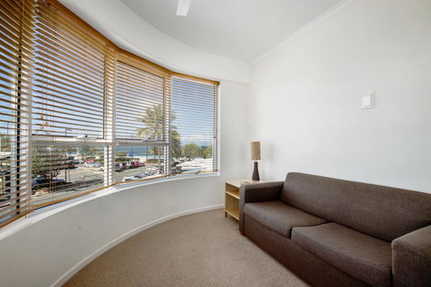 Rolling Surf Resort - Accommodation Cairns 29