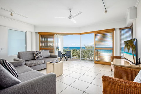 Rolling Surf Resort - Accommodation Cairns 11