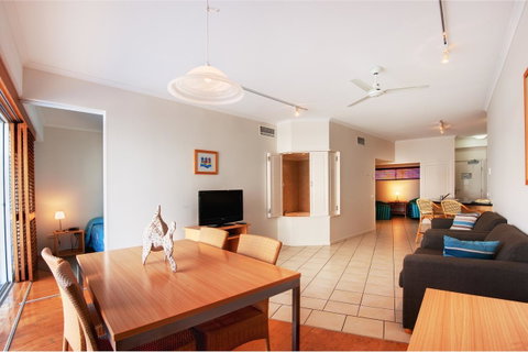 Rolling Surf Resort - Accommodation Cairns 37