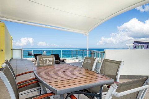 Rolling Surf Resort - Accommodation Cairns 9