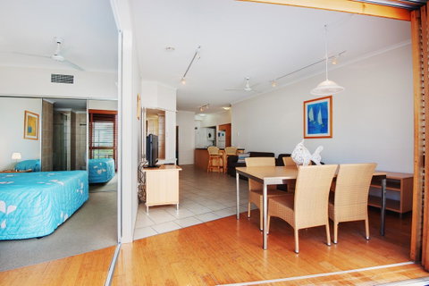 Rolling Surf Resort - Accommodation Cairns 18