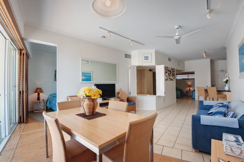 Rolling Surf Resort - Accommodation Cairns 20