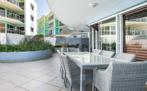 Rolling Surf Resort - Accommodation Cairns 1