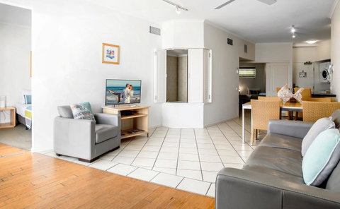 Rolling Surf Resort - Accommodation Cairns 27