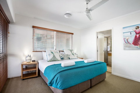 Rolling Surf Resort - Accommodation Cairns 3