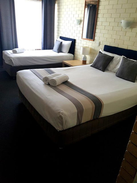 Twin Pines Motel - Accommodation Cairns 3