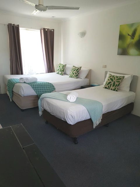 Twin Pines Motel - Accommodation Cairns 10