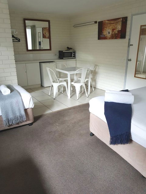 Twin Pines Motel - Accommodation Cairns 8