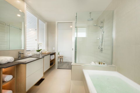 Heart Hotel And Gallery Whitsundays - Accommodation Cairns 1