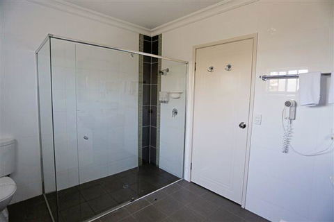Drovers Motor Inn - Accommodation Cairns 2