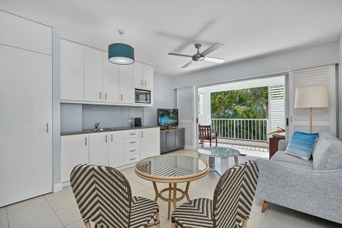 Palm Cove Paradise - Couples Spa Beach Getaway - Accommodation Cairns 0