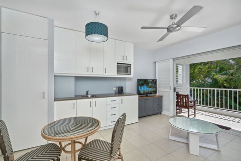 Palm Cove Paradise - Couples Spa Beach Getaway - Accommodation Cairns 9